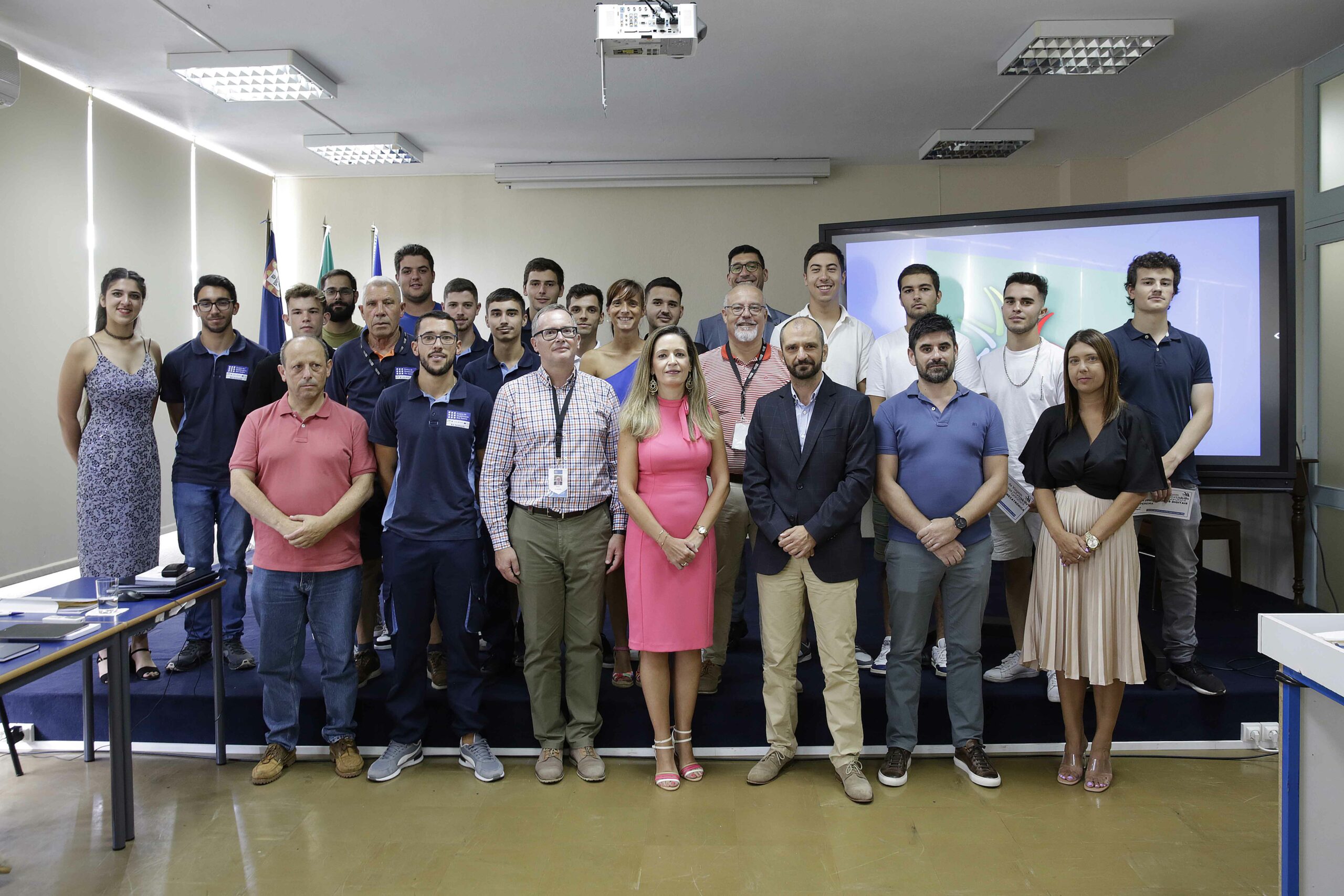 Formandos do Centro de Qualificação dos Açores medalhados no Azores Skills recebem prémios de empresas da Região